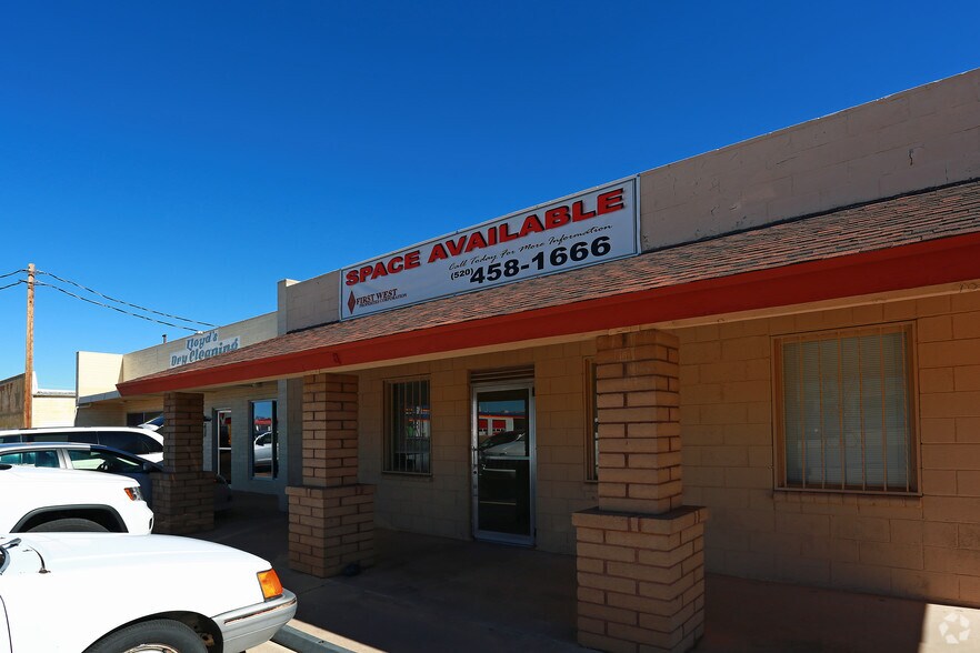 More Photos Of 51 S 2nd St, Sierra Vista Freestanding For Lease