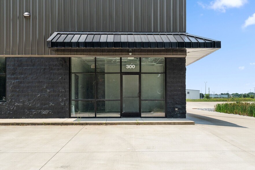 More Photos Of 1170 Dunlop Ln, Clarksville Industrial For Lease