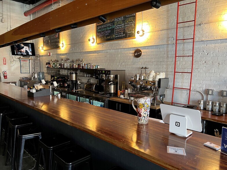 More Photos Of 13-02 44th Ave, Long Island City Manufacturing For Lease