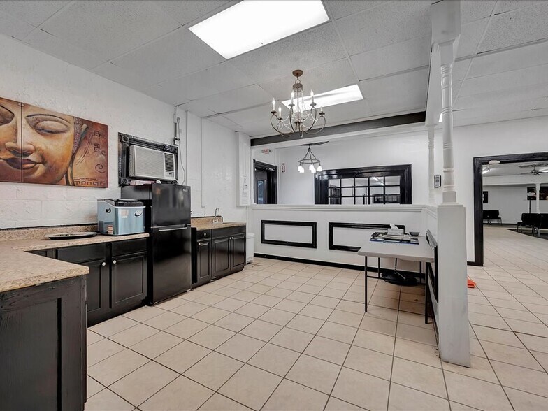 More Photos Of 1221 Abney Ave, Lufkin Office For Sale