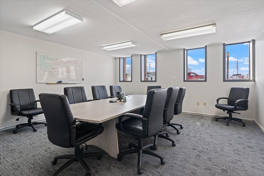 More Photos Of 1810 Crestview Dr, Hudson Office For Sale