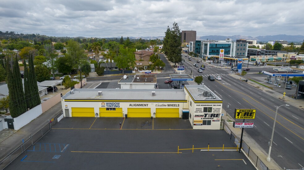 Primary Photo Of 18066 Ventura Blvd, Encino Auto Dealership For Sale