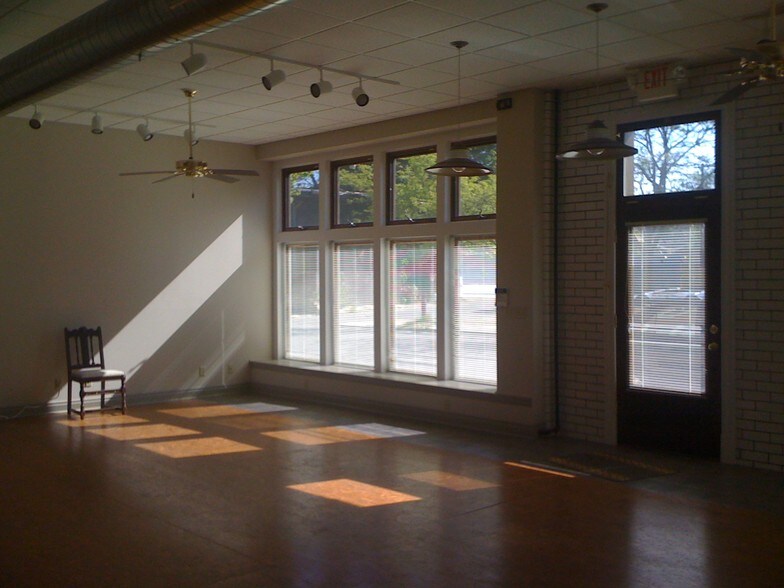 More Photos Of 3801 Wyoming St, Saint Louis Storefront Retail Office For Lease