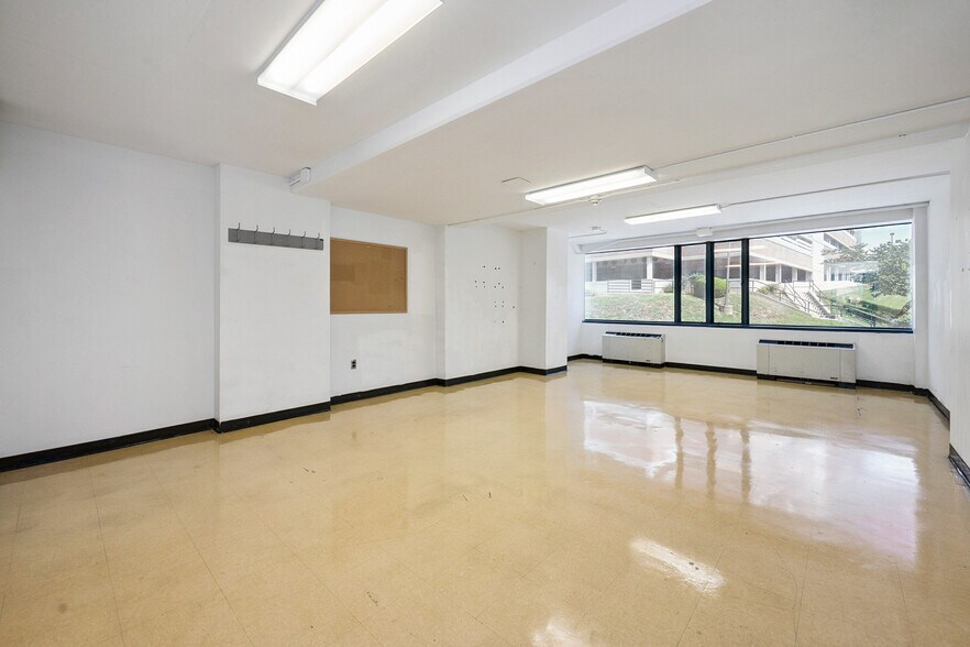 More Photos Of 3300 Henry Ave, Philadelphia Unknown For Lease