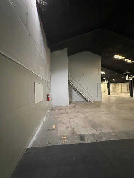 More Photos Of 1501 Magoffin Ave, El Paso Flex For Lease