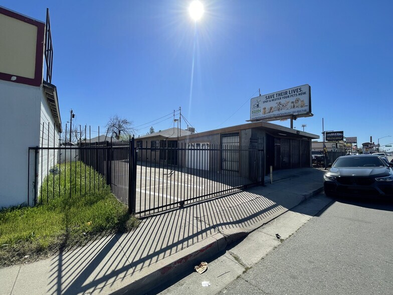 Primary Photo Of 1313 Brundage Ln, Bakersfield Office For Lease