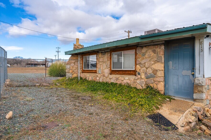 More Photos Of 815 S Dunivin Ln, Dewey Office For Sale