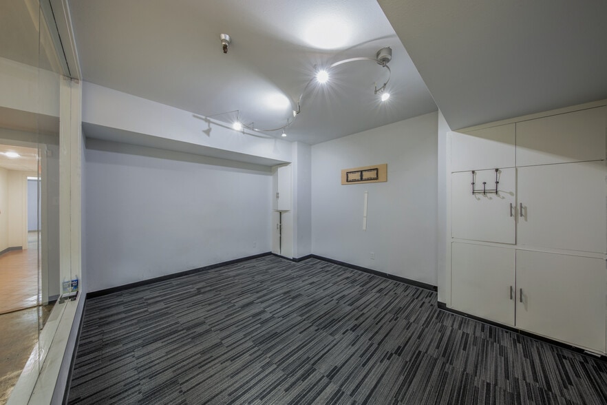More Photos Of 454 Soledad St, San Antonio Office For Lease