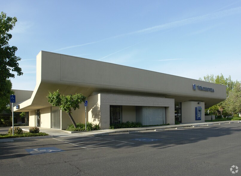 Primary Photo Of 5210 N Palm Ave, Fresno Bank For Lease