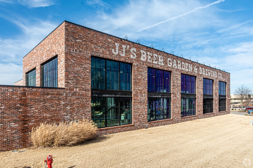 More Photos Of 3615 N Steele Blvd, Fayetteville Bar For Sale