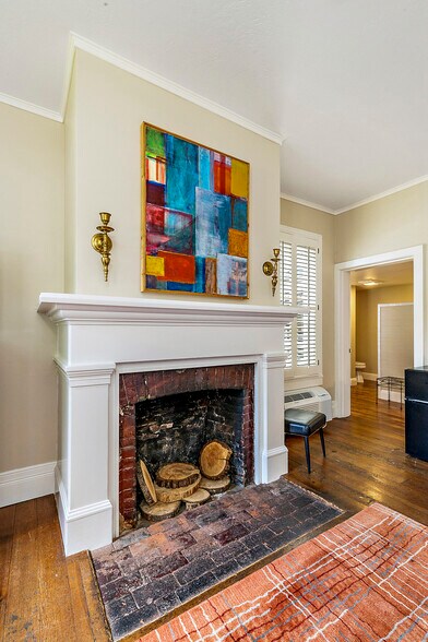 More Photos Of 240 E California St, Jacksonville Hotel For Sale