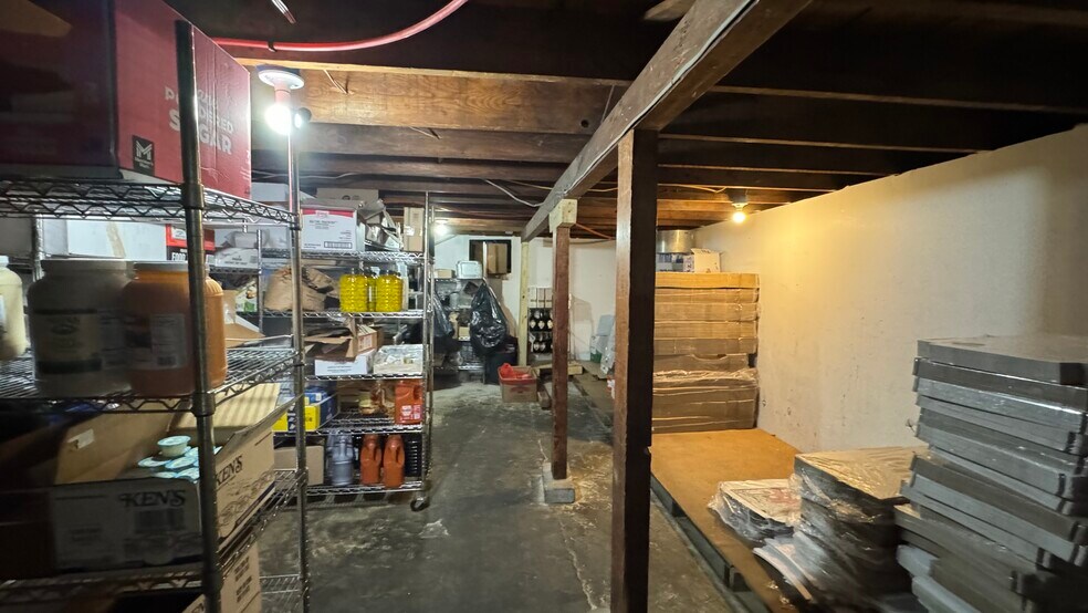 More Photos Of 550 S Main St, Nazareth General Retail For Sale