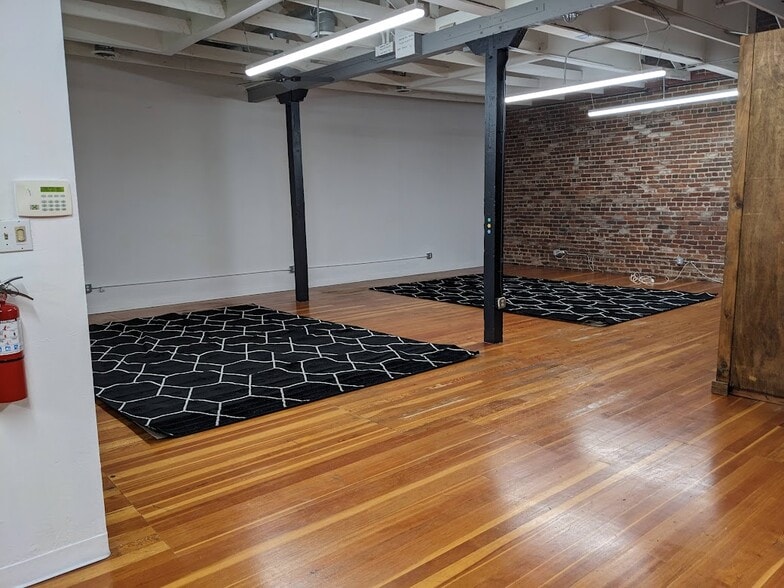 More Photos Of 230-236 8th St, San Francisco Light Manufacturing For Lease