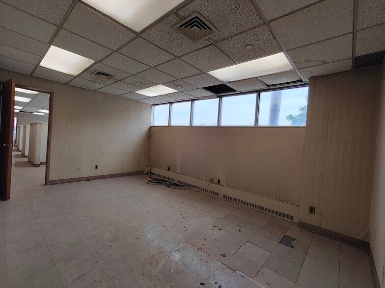 More Photos Of 1169 Oak Point Ave, Bronx Warehouse For Lease