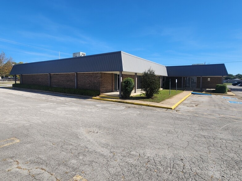More Photos Of 8740 E 11th St, Tulsa Office For Sale