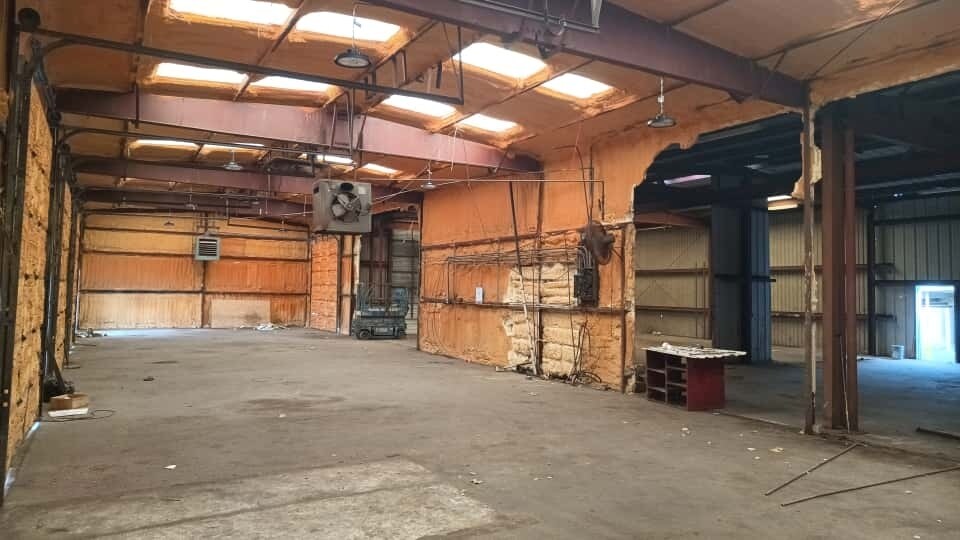 More Photos Of 100 N Richey St, Pasadena Warehouse For Sale