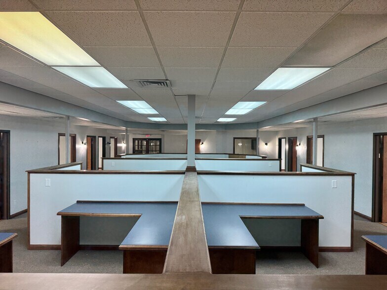 More Photos Of 641 Lincoln Way W, Massillon Showroom For Lease