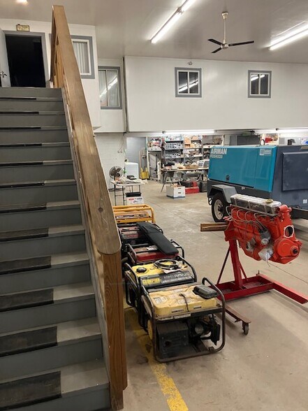 More Photos Of 1110 Island Ave, McKees Rocks Warehouse For Lease