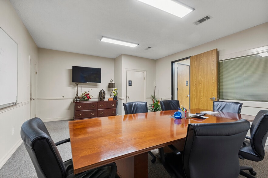 More Photos Of 25349-25351 Borough Park Dr, Spring Light Manufacturing For Sale