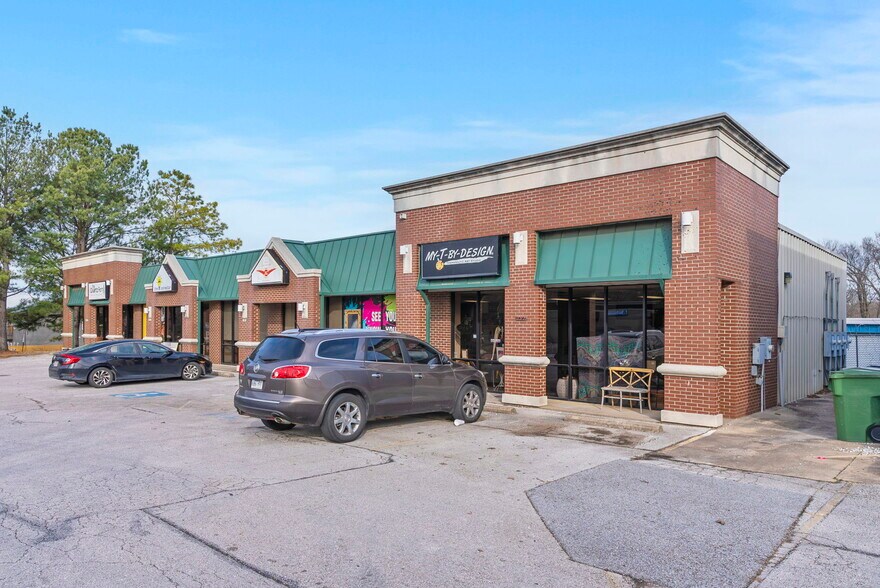 More Photos Of 380-392 E Sunbridge Dr, Fayetteville General Retail For Lease