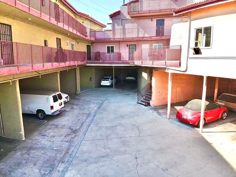 More Photos Of 1111-1121 Sunvue Pl, Los Angeles Apartments For Sale