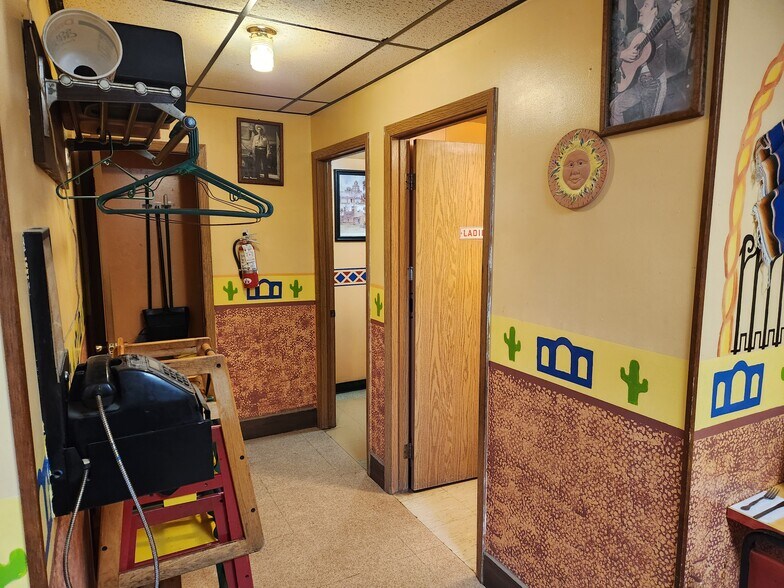 More Photos Of 101 Main St, Wiggins General Retail For Sale