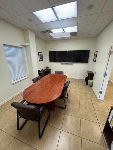 More Photos Of 5 Production Dr, Little Rock Warehouse For Lease