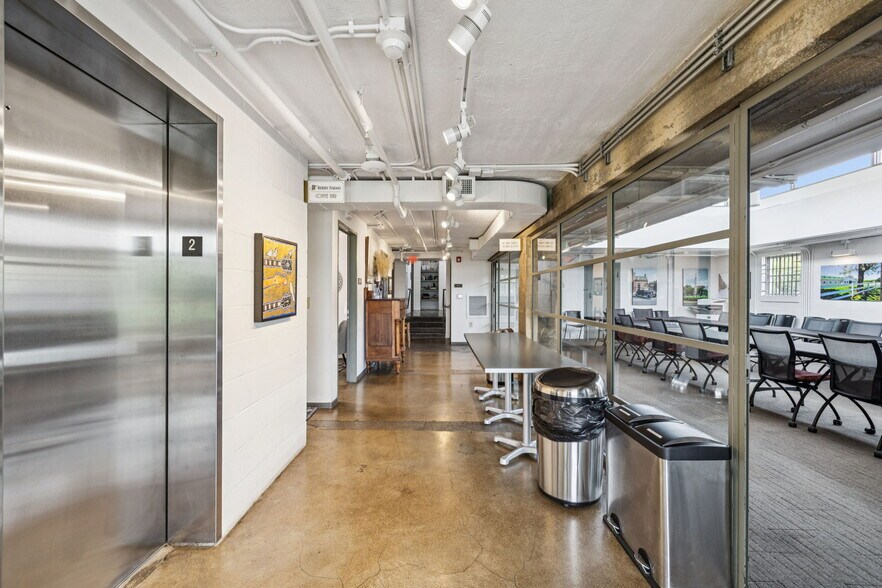 More Photos Of 112 Bridge St, Franklin Office For Sale