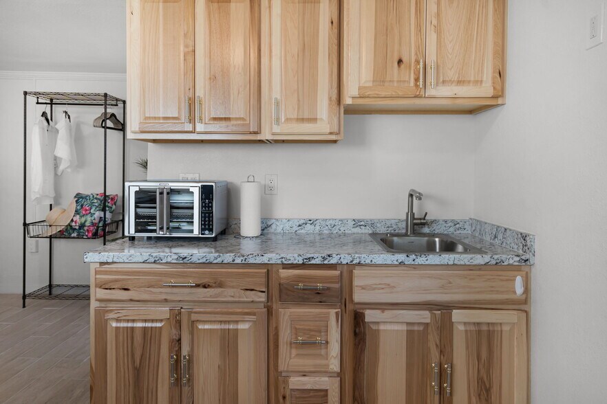 More Photos Of 13901 Old Dixie Hwy, Hudson Multifamily For Sale
