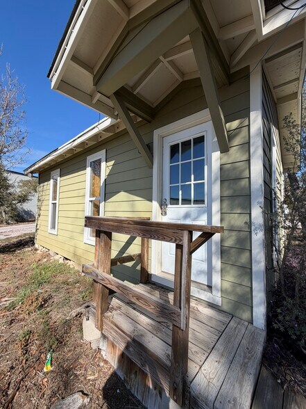 More Photos Of 9313 Circle Dr, Austin Industrial For Sale