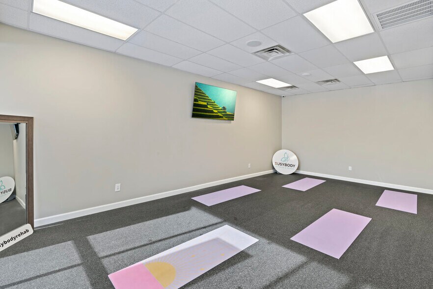 More Photos Of 928 N Eldridge Pky, Houston Freestanding For Lease