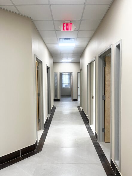 More Photos Of 1300 City View Ctr, Oviedo Office For Lease