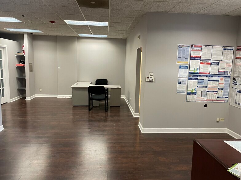 More Photos Of 1881 Commerce Dr, Elk Grove Village Office For Sale