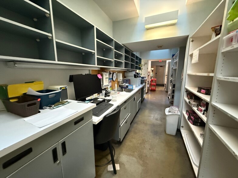 More Photos Of 3309 Bragg Blvd, Fayetteville Veterinarian Kennel For Lease