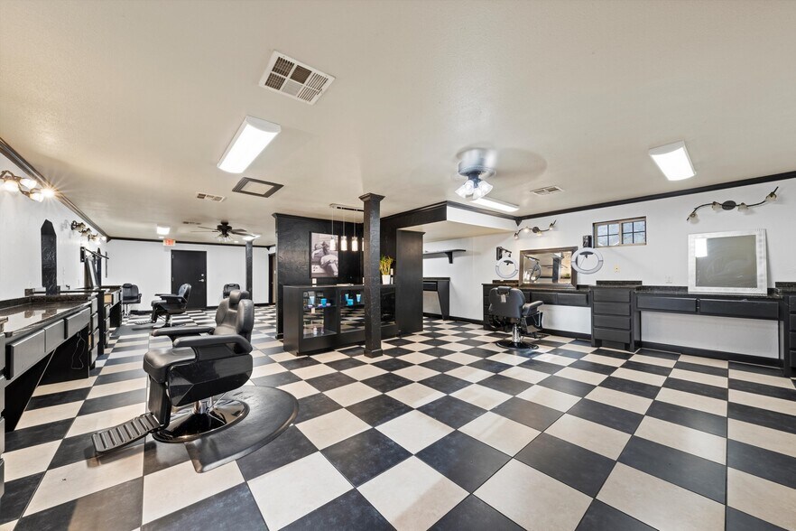 More Photos Of 408 N 25th St, Waco General Retail For Sale