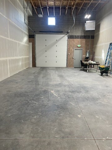 More Photos Of 2764-2808 W 14000 S, Bluffdale Showroom For Lease