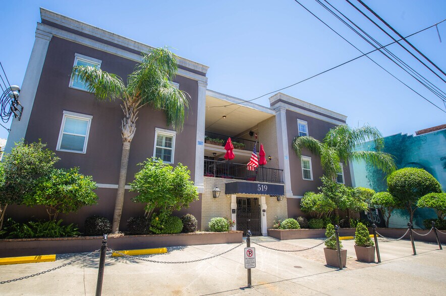 More Photos Of 519 Frenchmen St, New Orleans Hotel For Sale
