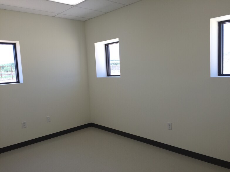 More Photos Of 3365 I-20, Sweetwater Warehouse For Sale