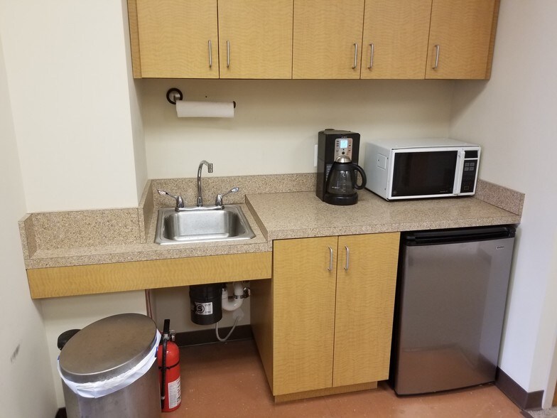 More Photos Of 14641 Lee Hwy, Centreville Office For Sale