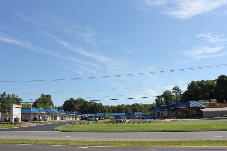 Primary Photo Of 9550 Midlothian Tpke, Bon Air Unknown For Lease