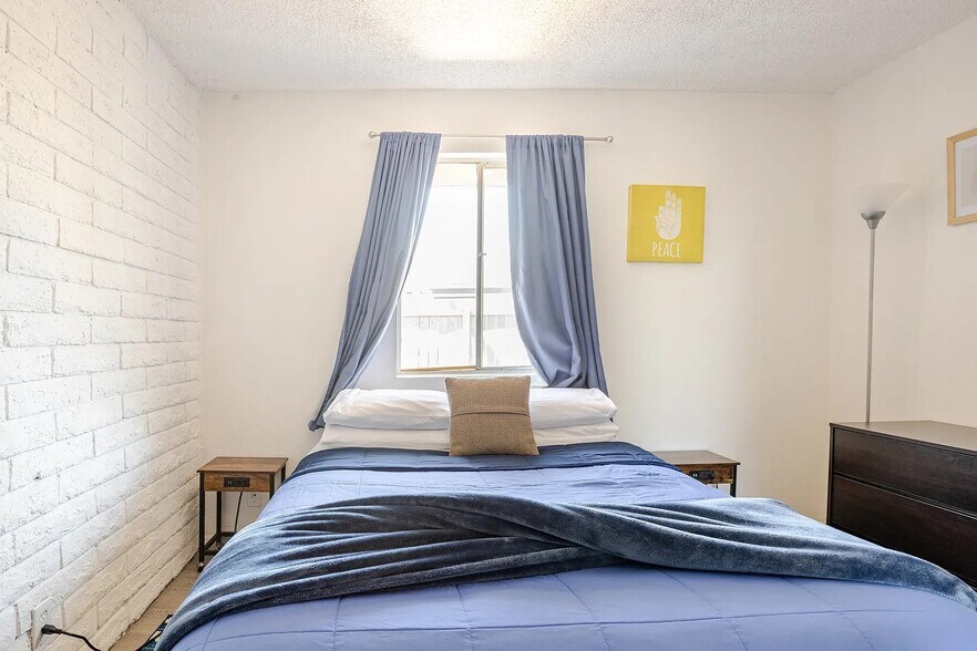More Photos Of 7031 N 80th Ave, Glendale Apartments For Sale