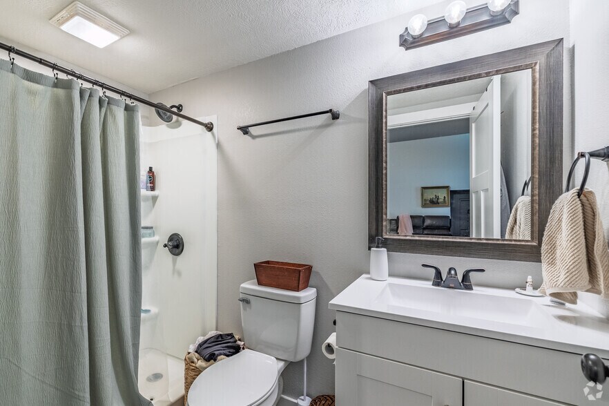 More Photos Of 124 S College St, Mountain Home Apartments For Sale