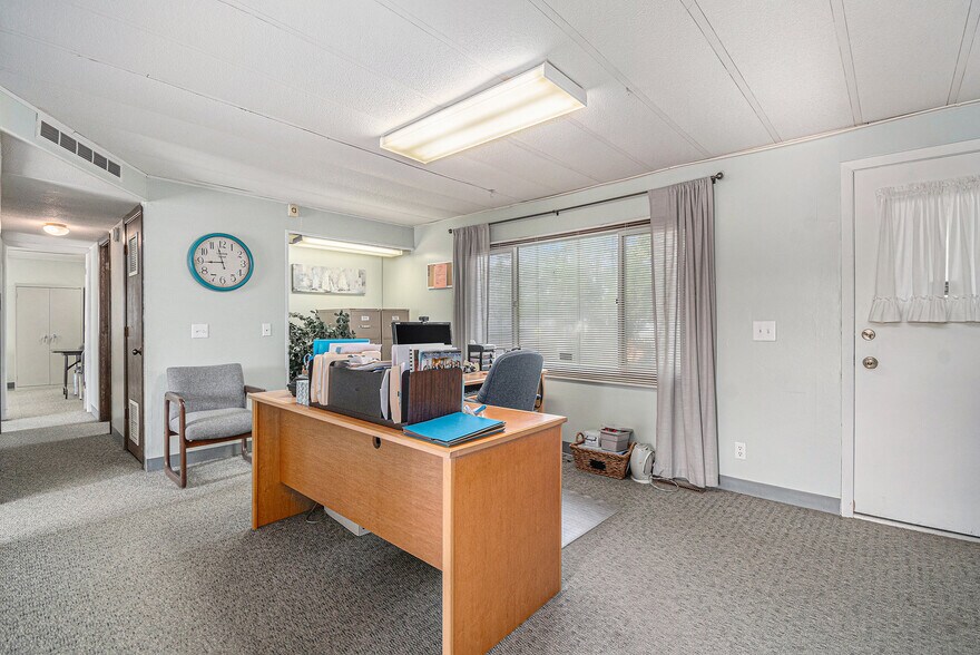 More Photos Of 302 S 74th St, Omaha Office For Sale