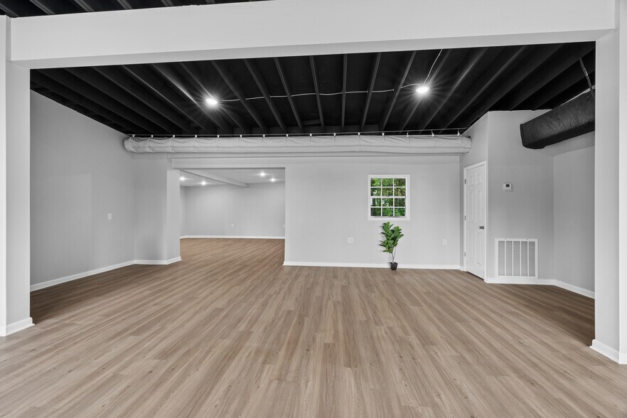 More Photos Of 106 Stevens St, Petal Freestanding For Lease