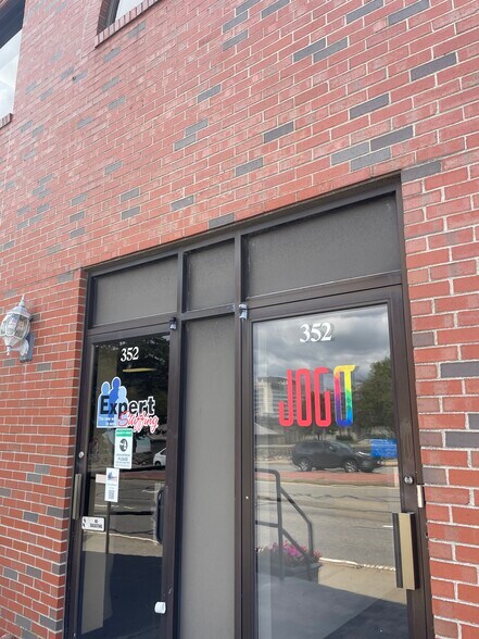 More Photos Of 352 Belmont St, Worcester Medical For Lease