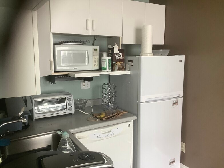 More Photos Of 1583 Beacon St, Brookline Office For Sale