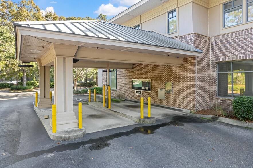 More Photos Of 2 Westbury Park Way, Bluffton Office For Lease