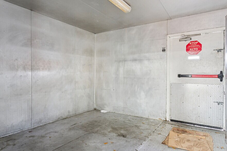 More Photos Of 6620 E Dr Martin Luther King Jr Blvd, Tampa Fast Food For Lease