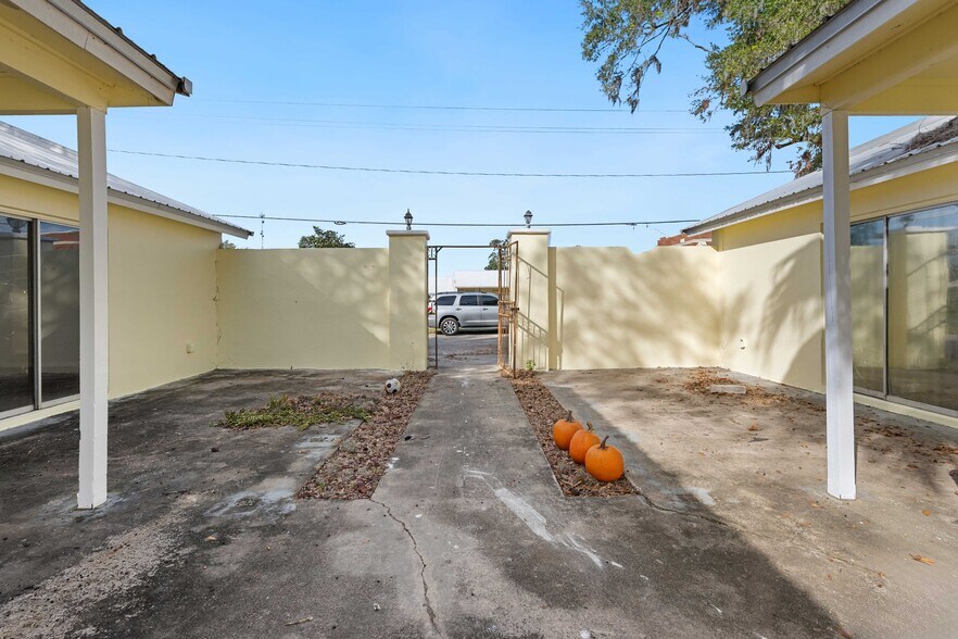 More Photos Of 37540 Martin Luther King Blvd, Dade City Apartments For Sale
