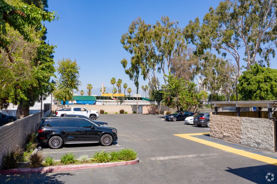 More Photos Of 421 S Glendora Ave, West Covina Medical For Lease